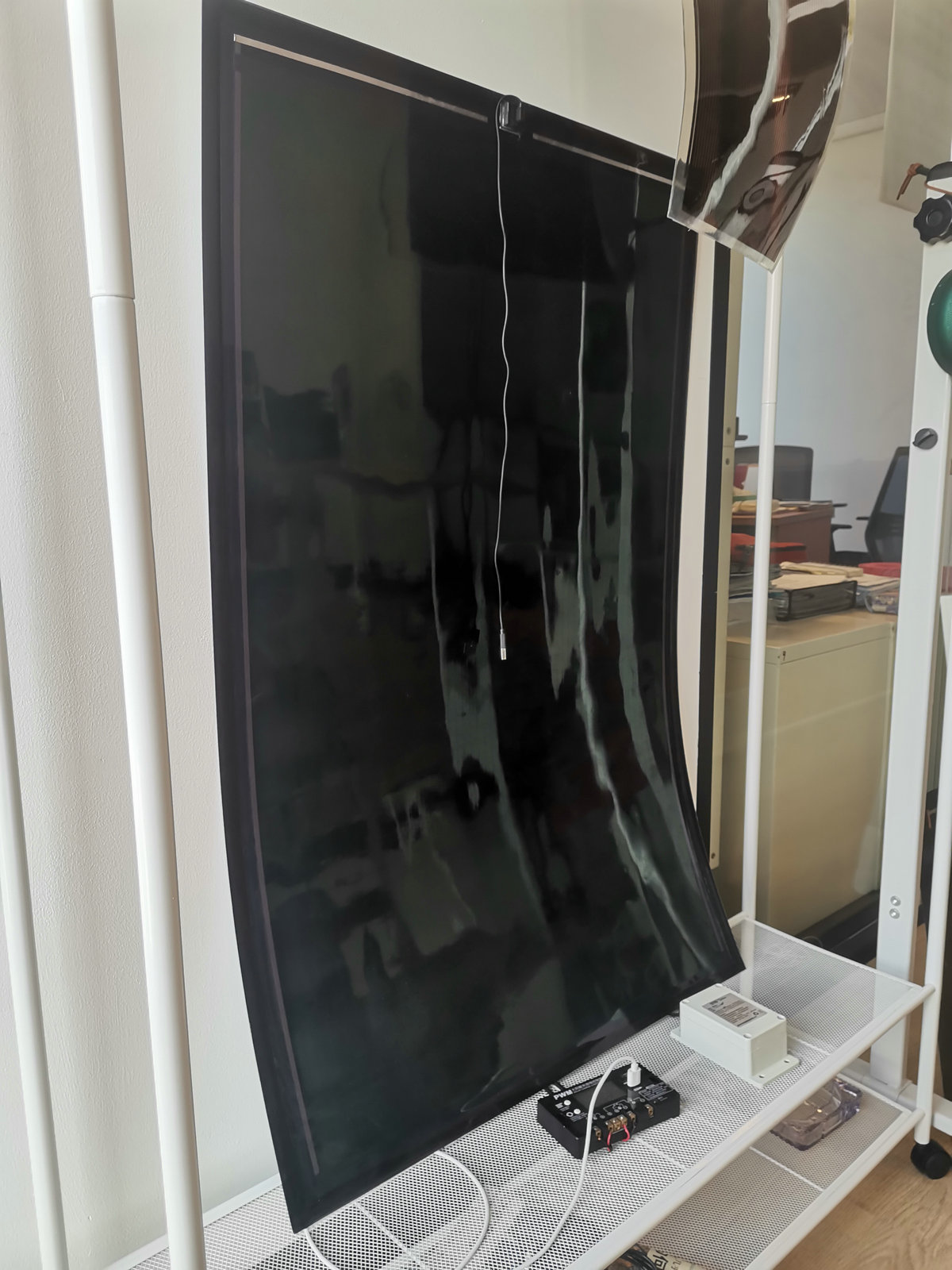柔性钙钛矿光发电模组及终端应用产品的展示